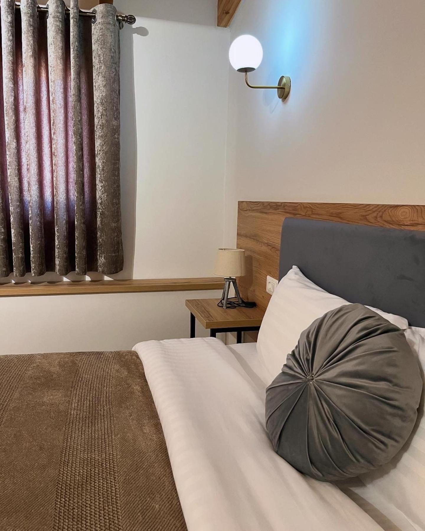 Mili Hotel Berat Bagian luar foto